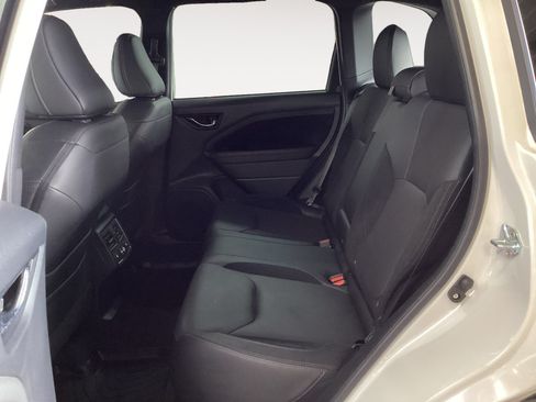 Used 2025 Subaru Forester Touring w/ Popular Package - Touring AWD/4WD image 13