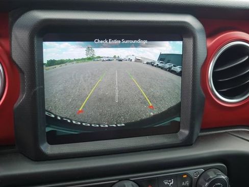 Used 2021 Jeep Wrangler Unlimited Rubicon AWD/4WD image 3