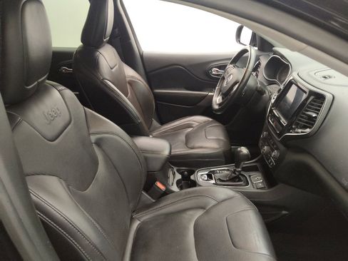Used 2019 Jeep Cherokee Limited FWD image 21