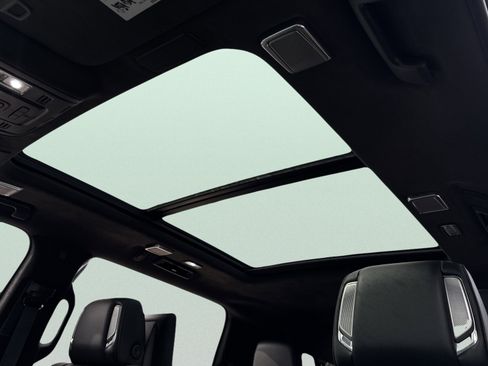 Used 2022 Cadillac Escalade ESV Premium Luxury Platinum w/ Heavy-Duty Trailer Package image 15