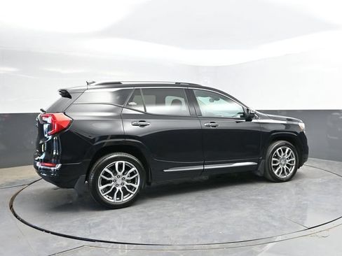 Used 2023 GMC Terrain Denali w/ Denali Premium Package AWD/4WD image 2