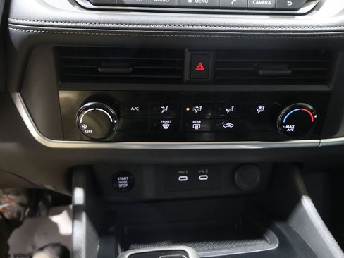 Used 2024 Nissan Rogue S image 27