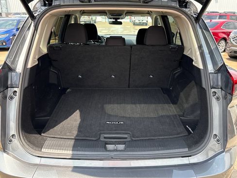 Used 2025 Nissan Rogue SV FWD image 30