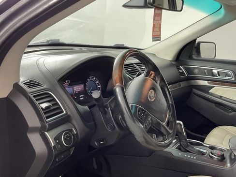 Used 2017 Ford Explorer Platinum image 11