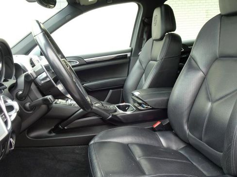 Used 2017 Porsche Cayenne Platinum Edition image 9