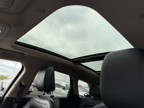 New 2025 Lincoln Corsair Reserve w/ Towing Package image 36