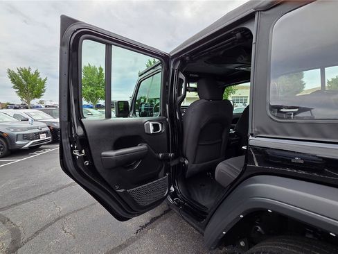 Used 2023 Jeep Wrangler Unlimited Sport AWD/4WD image 25