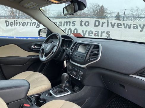 Used 2016 Jeep Cherokee Sport w/ Cold Weather Group image 18