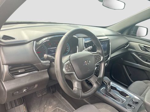 Used 2023 Chevrolet Traverse LT FWD image 9