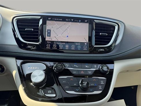 Used 2018 Chrysler Pacifica Limited w/ Advanced Safetytec Group FWD image 59
