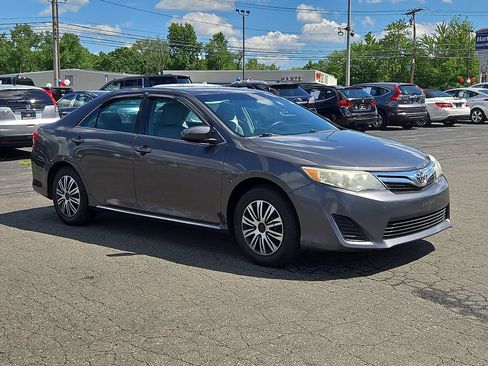 Used 2013 Toyota Camry LE FWD image 4