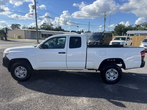 Used 2022 Toyota Tacoma SR RWD image 9