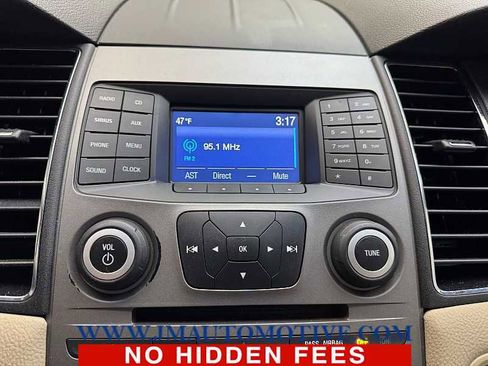 Used 2015 Ford Taurus SE image 22