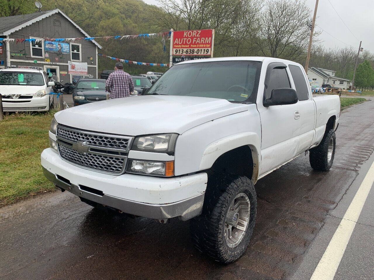 Used 2005 Chevrolet Silverado 2500 W/T AWD/4WD image 1
