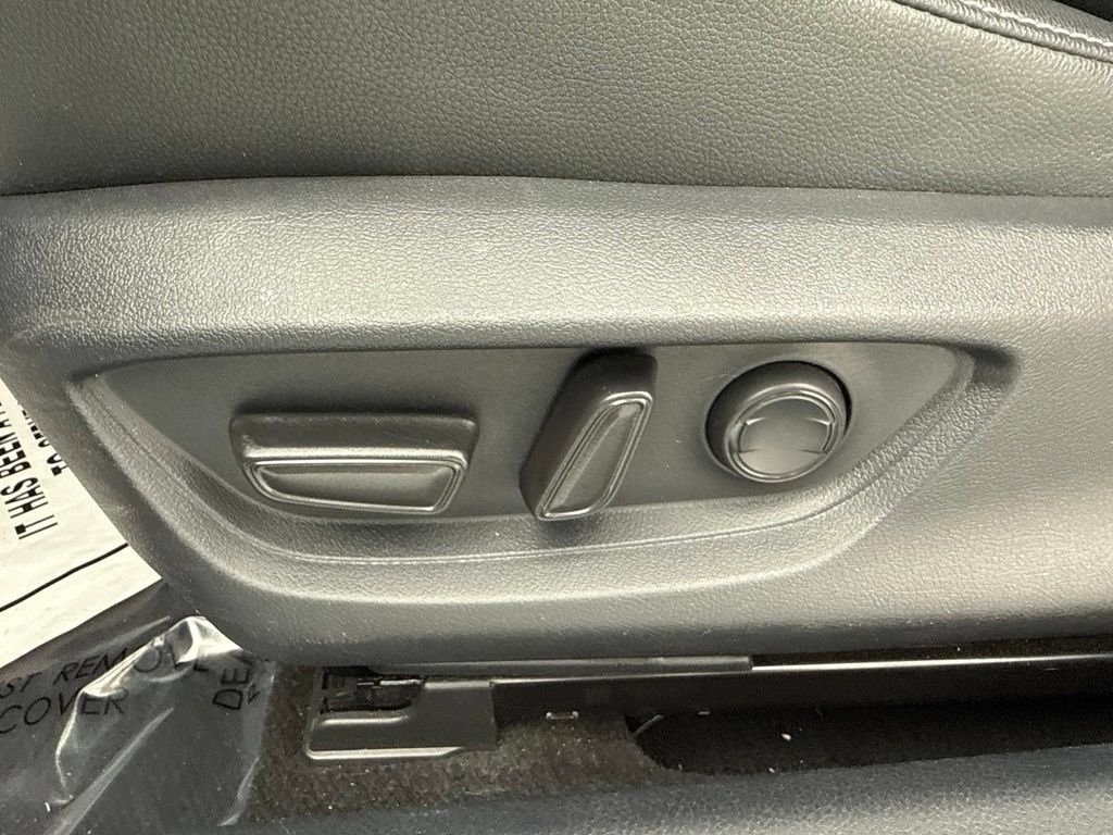 Used 2025 Toyota Camry SE FWD image 22