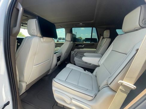 Used 2026 GMC Yukon Denali w/ Denali Reserve Package AWD/4WD image 22