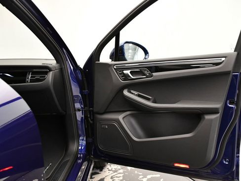 Certified 2025 Porsche Macan image 46