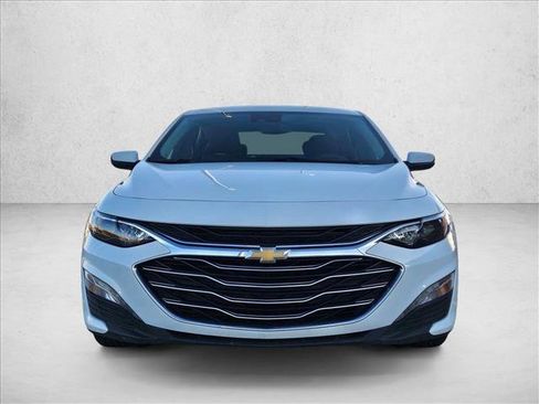 Used 2025 Chevrolet Malibu LT FWD image 2
