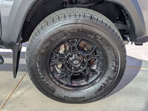 Used 2023 Toyota Tacoma TRD Off-Road w/ Black Out Package (TMS) AWD/4WD image 12