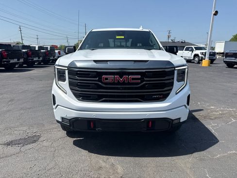 Certified 2022 GMC Sierra 1500 AT4 w/ AT4 Premium Package AWD/4WD image 8