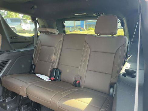 Used 2023 Chevrolet Tahoe High Country w/ Premium Package 2 AWD/4WD image 16