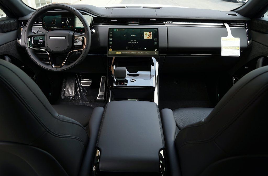 New 2026 Land Rover Range Rover Sport Dynamic SE AWD/4WD image 9
