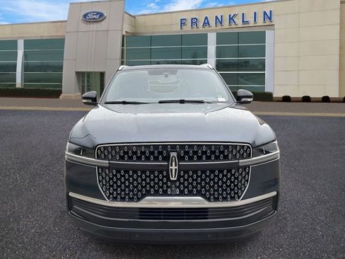 New 2026 Lincoln Navigator Reserve image 2