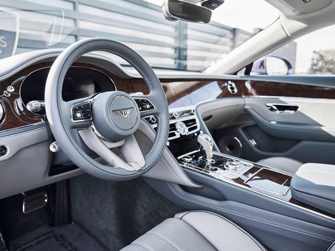 Used 2026 Bentley Flying Spur Plug-In Hybrid AWD/4WD image 2