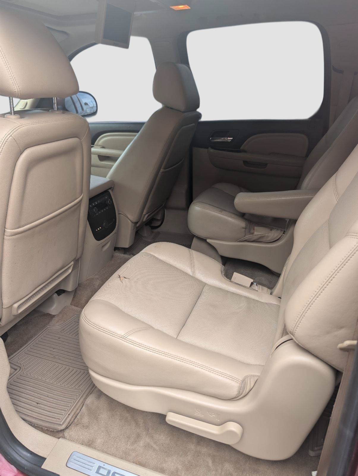 Used 2011 GMC Yukon XL Denali AWD/4WD image 18