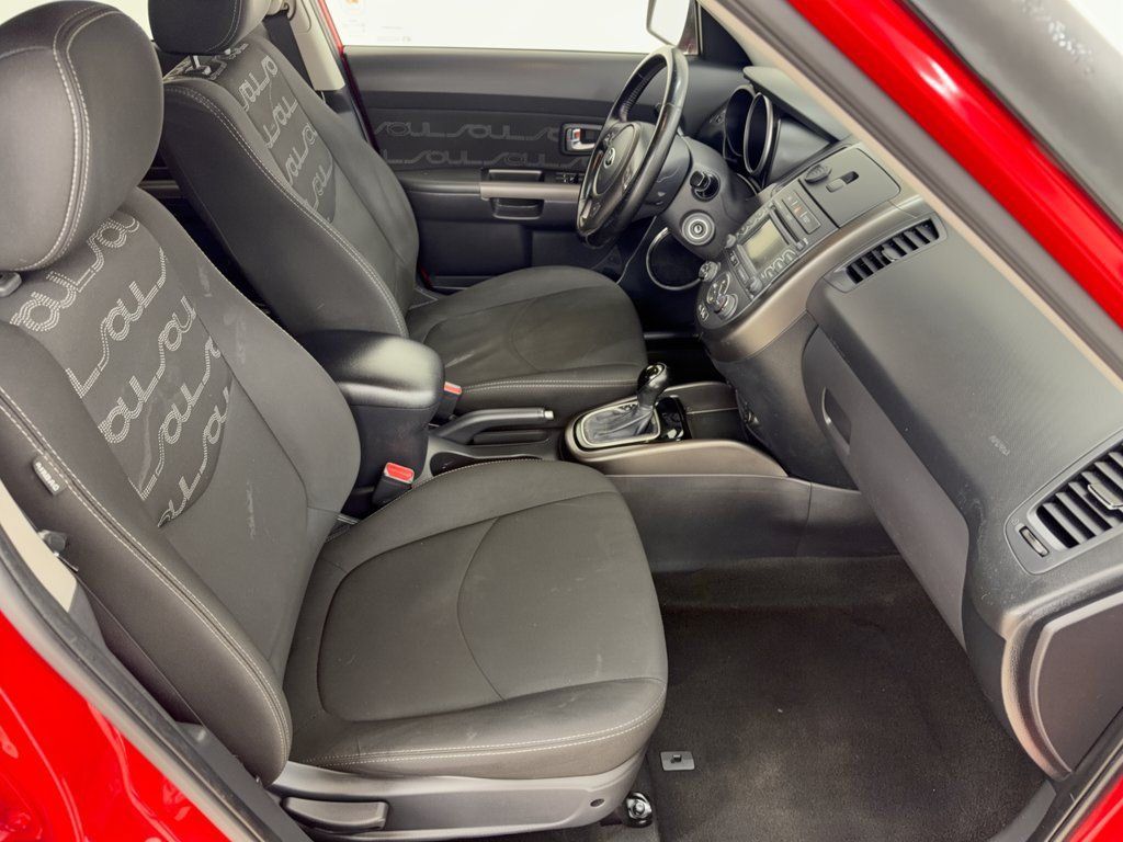 Used 2013 Kia Soul + w/ Audio Pkg FWD image 30