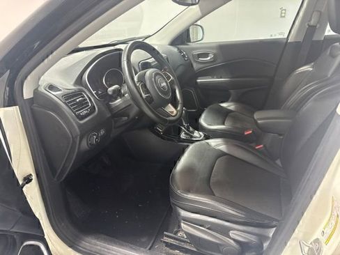 Used 2019 Jeep Compass Latitude FWD image 12