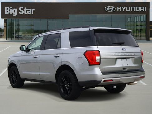 Used 2024 Ford Expedition XLT RWD image 3