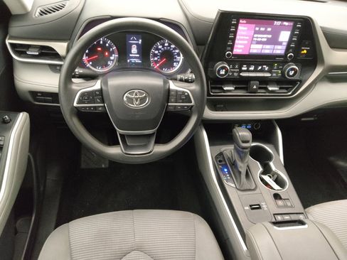 Used 2022 Toyota Highlander L FWD image 22