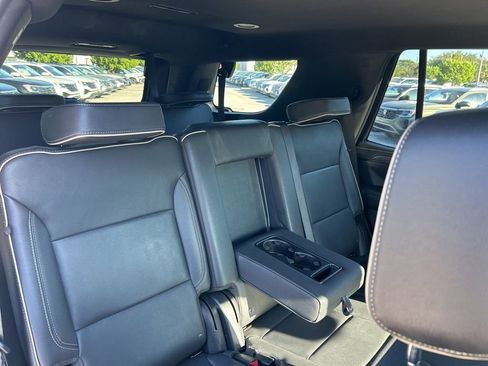 Used 2023 GMC Yukon SLT image 41