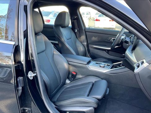 Certified 2025 BMW 330i xDrive Sedan w/ Convenience Package image 10