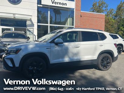 Certified 2023 Volkswagen Taos SE w/ Panoramic Sunroof Package