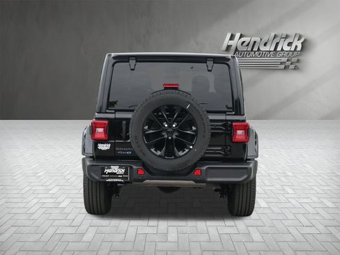 Used 2025 Jeep Wrangler Unlimited Sahara w/ Safety Group AWD/4WD image 9