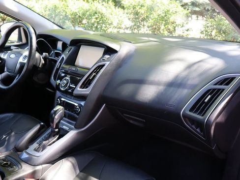 Used 2014 Ford Focus Titanium FWD image 17