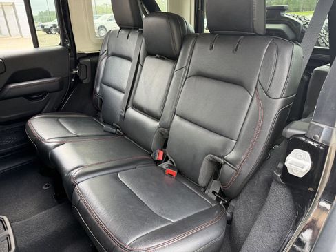 Used 2022 Jeep Wrangler Unlimited Rubicon AWD/4WD image 18