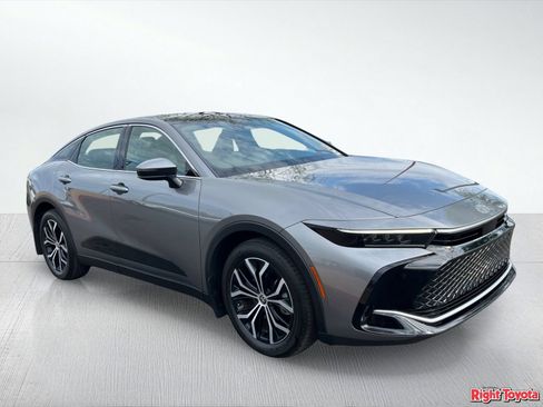 Certified 2025 Toyota Crown AWD/4WD image 9