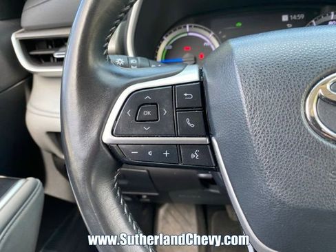 Used 2024 Toyota Highlander XLE AWD/4WD image 22