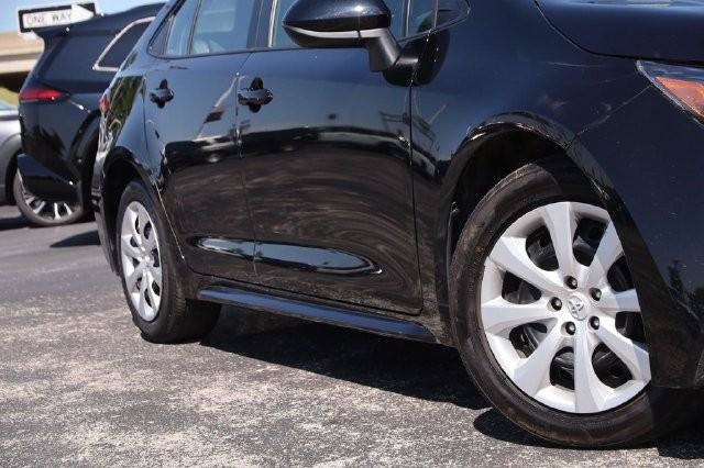 Certified 2025 Toyota Corolla LE FWD image 3