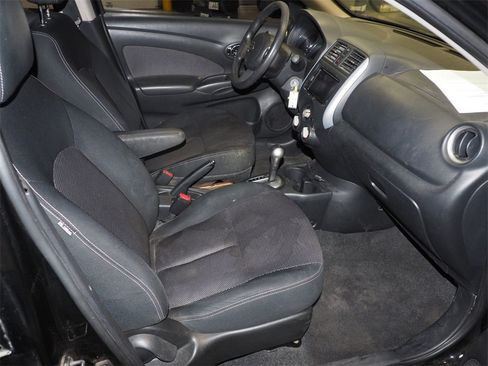 Used 2014 Nissan Versa SV image 14