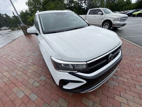 Used 2022 Volkswagen Taos SE FWD image 5