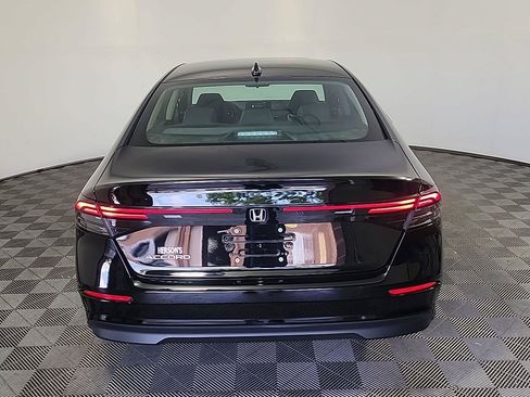 Certified 2025 Honda Accord SE image 5
