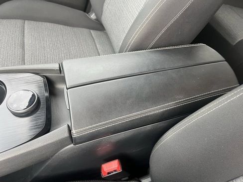 Used 2023 Nissan Rogue SV image 33