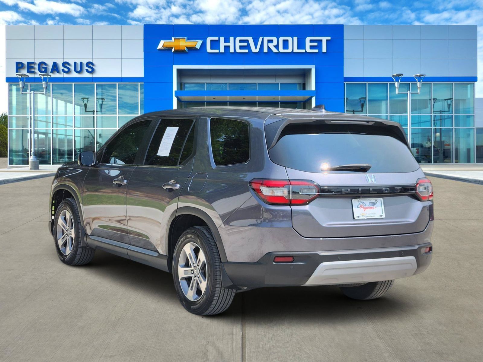 Used 2025 Honda Pilot EX-L image 4