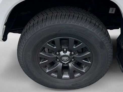 Certified 2021 Toyota Tacoma SR5 AWD/4WD image 10