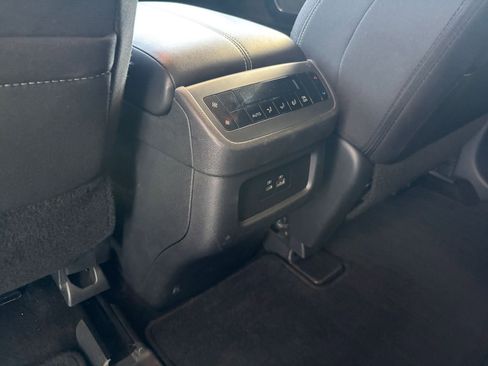 Used 2025 Nissan Pathfinder SV image 24