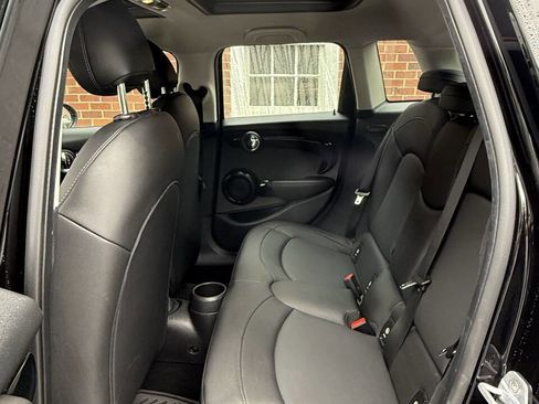 Used 2019 MINI Cooper 4-Door Hardtop image 5